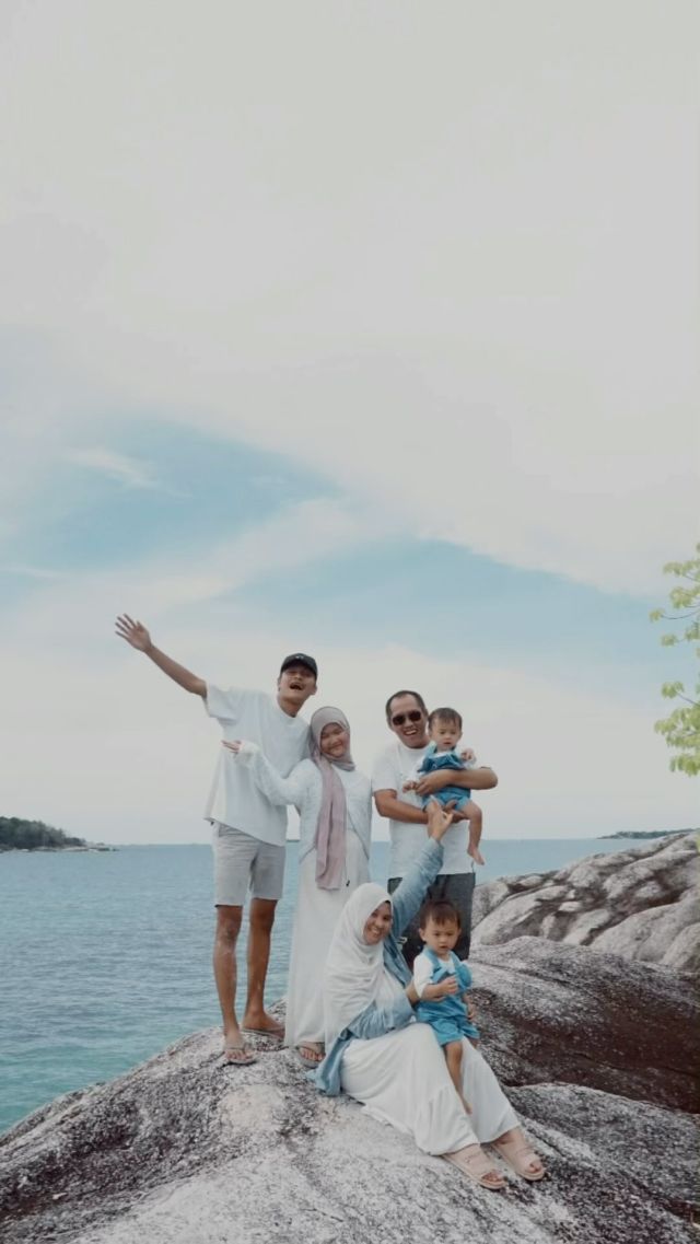 Thank You Ummi & Family For Join Private Tour Island Hopping Periode 03 Januari 2024  with @travelbelitungcantik 🙏🙌
.
.
Belitung Paket Tour FIT Kami :
✔️Belitung Paket Tour Reguler 2D1N, 3D2N, 4D3N 
✔️Belitung Paket Super Hemat 2D1N, 3D2N 
✔️Belitung Paket Promo Grand Orion Hotel 2017 2D1N, 3D2N, 4D3N 
✔️Belitung Paket Keluarga (Family) 3D2N, 4D3N 
✔️Belitung Paket Honeymoon 3D2N
✔️Belitung Paket Exclude Meals (Tanpa Makan) 3D2N
✔️Belitung Paket One day trip Hopping island 
✔️Belitung paket One day trip leebong island 
✔️ Rent drone + video creations
〰〰〰〰〰〰〰〰〰〰〰〰〰〰〰〰〰
Need more information interesting ?
Dont forget to our officially contact person :
📞/Whatsapp : 0812-7330-3330 / 0819-4925-5430
Id line : belitungcantiktravel
🌎: belitungcantiktour.com
🌏: pakettourbelitung.net
🌏: rentalmobilbelitung.net
.
.
#pakettourbelitung #jelajahindonesia #belitung #new #belitungtrip #belitungisland #bangkabelitung #opentrip #negerilaskarpelangi #traveller #jalanjalan #newyear #destinasidunia #pulaucantik #privatetour #promoopentrip #travelbelitungcantik #jejakpetualang #liburanbelitung #lingkarindonesia #pesonaindonesia #pesonanusantara #jalanjalan 
#travel #traveltheworld #traveltheworld #travelingindonesia #indonesia #travelbelitung #beautifuldestinations #familytrip #belitungitucantik
