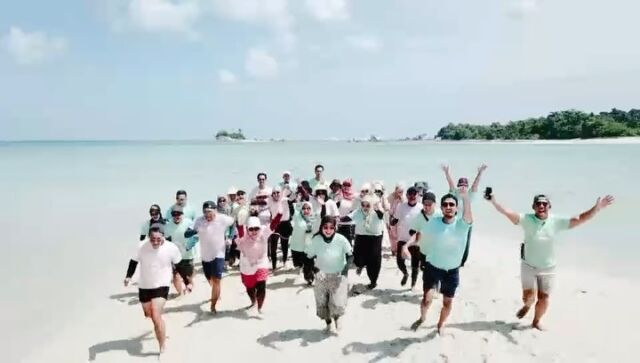 PROMO PRIVATE TOUR BELITUNG 2024 🕊️
KEBERANGKATAN : SETIAP HARI (MENYESUAIKAN JADWAL PENERBANGAN)
2 Orang : 1.599.000/pax
3 Orang : 1.275.000/pax
4-7 Orang : 975.000/pax
8-10 Orang : 840.000/pax
11-14 Orang : 740.000/pax
15 Up : Call Us
📍 Meeting Point : Bandara Tanjung Pandan Belitung
📍 ITINERARY TOUR 3D2N : 
Hari Pertama (1) : 
-Penjemputan oleh team Travel Belitung Cantik di Bandara H.AS Hanandjoedin Tanjungpandan / di Hotel anda menginap
-Welcome breakfast kuliner mie khas belitung (Mie Atep)
-Explore Gantung,Belitung timur ( Sd Muhammadiyah Laskar pelangi, Rumah keong rotan / Dermaga kirana, Museum kata Andrea hirata, Rumah batik ahok )
-Makan siang
-Visit vihara Dewi Kwan Im
-Pantai Burung Mandi
-Makan malam 
-Free program
Hari kedua (2) :
-Persiapan Hopping Island Tour 
-Dermaga pantai Tanjung Kelayang
-Tour Island ( Pulau Batu Garuda, Pulau Pasir, Pulau Lengkuas, Pulau Kepayang )
-Snorkelling Time
-Makan Siang
-Explore Pulau Kelayang & Goa Kelayang
-Visit Pantai Tanjung Tinggi/Pantai Laskar Pelangi
-Sunset Point
-Makan malam
-Free Program
Hari ketiga (3) : 
-City Tour Tanjungpandan 
-Visit Danau biru kaolin, Rumah ada Belitung, Museum timah, Pantai Tanjung Pendam
-Coffee Break (Kopi Kongdjie)
-Belanja Soevenir & oleh2
-Transfer Out Airport
✍🏻Paket Sudah Termasuk :
1. Transportasi (Mobil + Bbm + Driver/Guide)
2. Penginapan 2 Malam
3. Boat Untuk Tour Pulau (Private)
4. Alat snorkelling + Pelampung
5. Dokumentasi Foto Mirrorless + Gopro (Underwater) 
6. Kuliner mie khas belitung 
7. Coffee Kongdjie 
8. Air mineral setiap hari
9. Tiket masuk objek wisata
10. Antar & jemput airport
✍🏻 Paket tidak termasuk :
1. Tiket pesawat terbang (PP)
2. Makan ( Pagi, Siang, Malam )
3. Tips driver/guide
Untuk informasi lebih lanjut, Dont forget to our officially contact person :
📞 / WA : +62 812 7330 3330 / +62 819 1001 8255
📧 : belitungcantik@yahoo.com
🌎: www.belitungcantiktour.com
🌏: www.pakettourbelitung.net
🌏: www.rentalmobilbelitung.net
#belitungisland #opentripbelitung #belitungtrip #belitungisland  #travelbelitungcantik #wisatahemat  #liburanbelitung #visitbelitung #tourbelitungmurah #explorebelitung