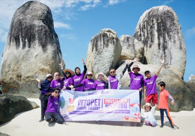 VETOPET ANNUAL AWARDS PRIVATE TOUR BELITUNG ( @vetopet_official ) Periode February 2024  with @travelbelitungcantik 🙏🙌
.
.
Belitung Paket Tour FIT Kami :
✔️Belitung Paket Tour Reguler 2D1N, 3D2N, 4D3N 
✔️Belitung Paket Super Hemat 2D1N, 3D2N 
✔️Belitung Paket Keluarga (Family) 3D2N, 4D3N 
✔️Belitung Paket Honeymoon 3D2N
✔️Belitung Paket Exclude Meals (Tanpa Makan) 3D2N
✔️Belitung Paket One day trip Hopping island 
✔️Belitung paket One day trip leebong island 
✔️ Rent drone + video creations
〰〰〰〰〰〰〰〰〰〰〰〰〰〰〰〰〰
Need more information interesting ?
Dont forget to our officially contact person :
📞/Whatsapp : 0812-7330-3330 / 0819-4925-5430
Id line : belitungcantiktravel
🌎: belitungcantiktour.com
🌏: pakettourbelitung.net
🌏: rentalmobilbelitung.net
.
.
#pakettourbelitung #jelajahindonesia #belitung #new #belitungtrip #belitungisland #bangkabelitung #opentrip #negerilaskarpelangi #traveller #jalanjalan #newyear #destinasidunia #pulaucantik #privatetour #promoopentrip #travelbelitungcantik #jejakpetualang #liburanbelitung #lingkarindonesia #pesonaindonesia #pesonanusantara #jalanjalan 
#travel #traveltheworld #traveltheworld #travelingindonesia #indonesia #travelbelitung #beautifuldestinations #familytrip #belitungitucantik